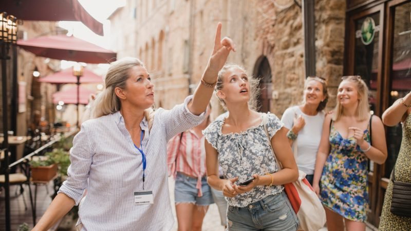 Une visite organisée planifiée par un service de conciergerie